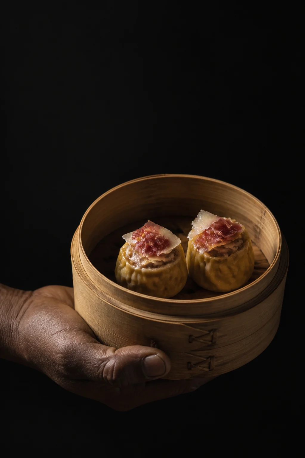 Shumai de rabo de toro, comté y jamón de pato